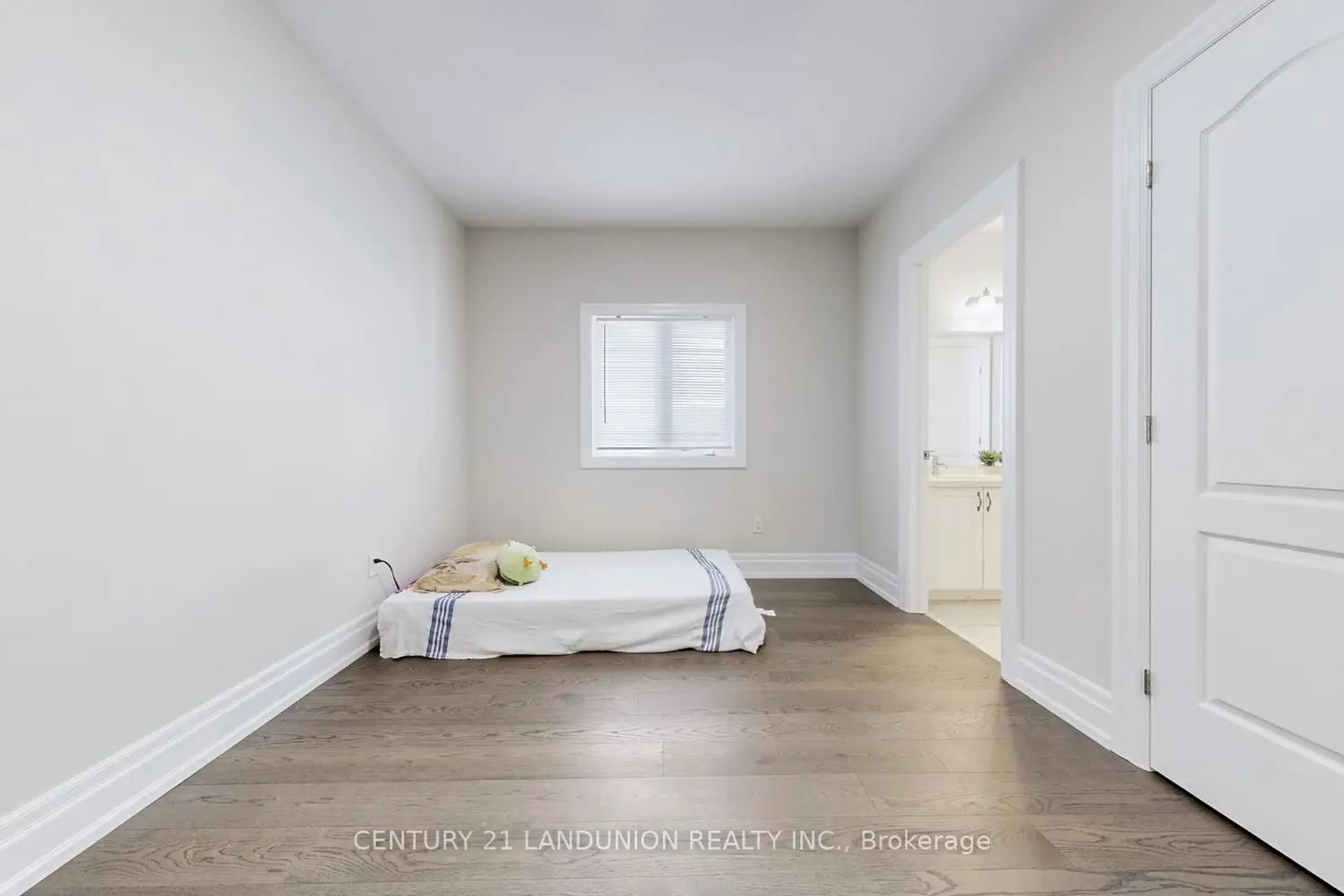 Additional image 17 of 234 Touch Gold Crescent