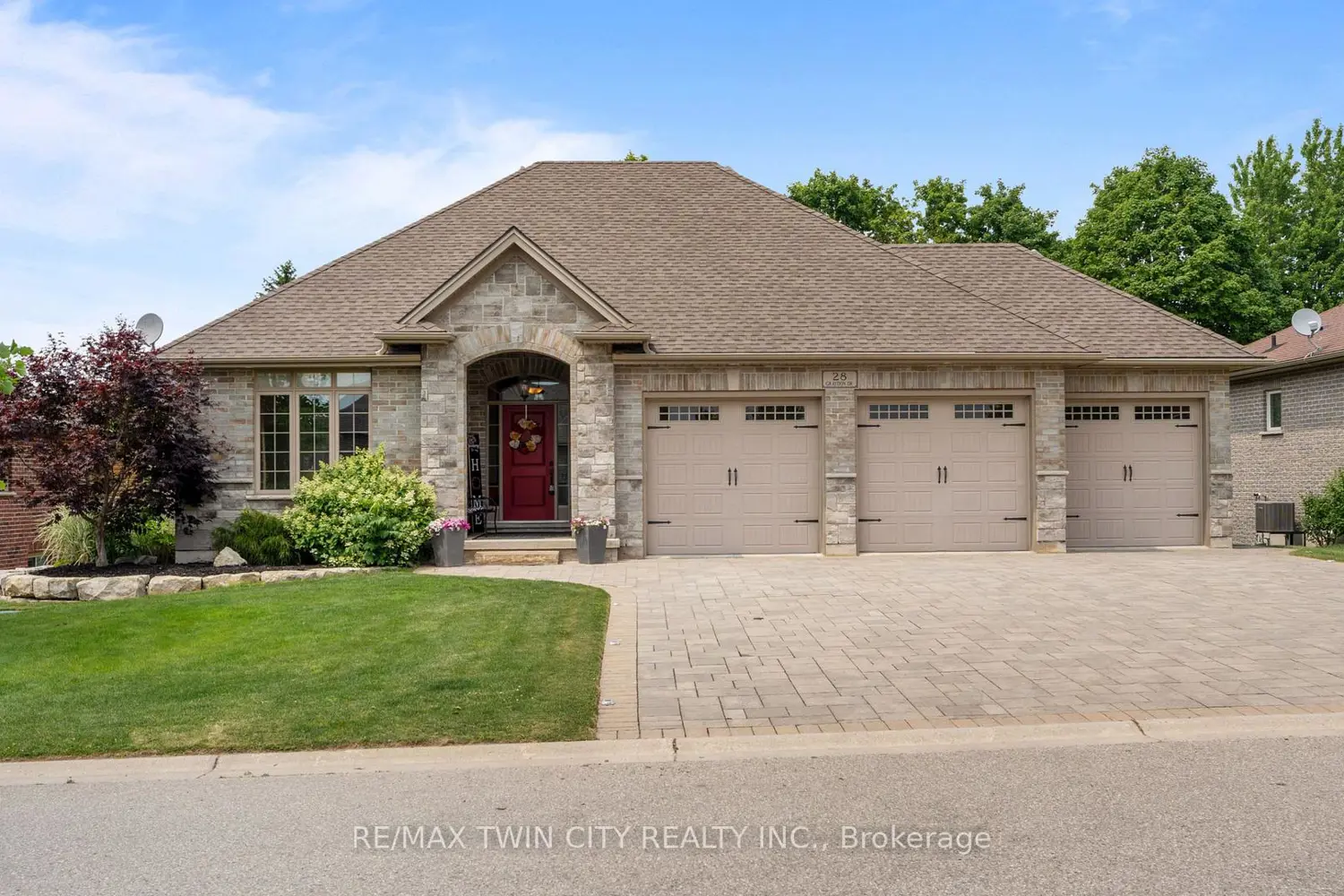 28 Graydon Drive photo 3