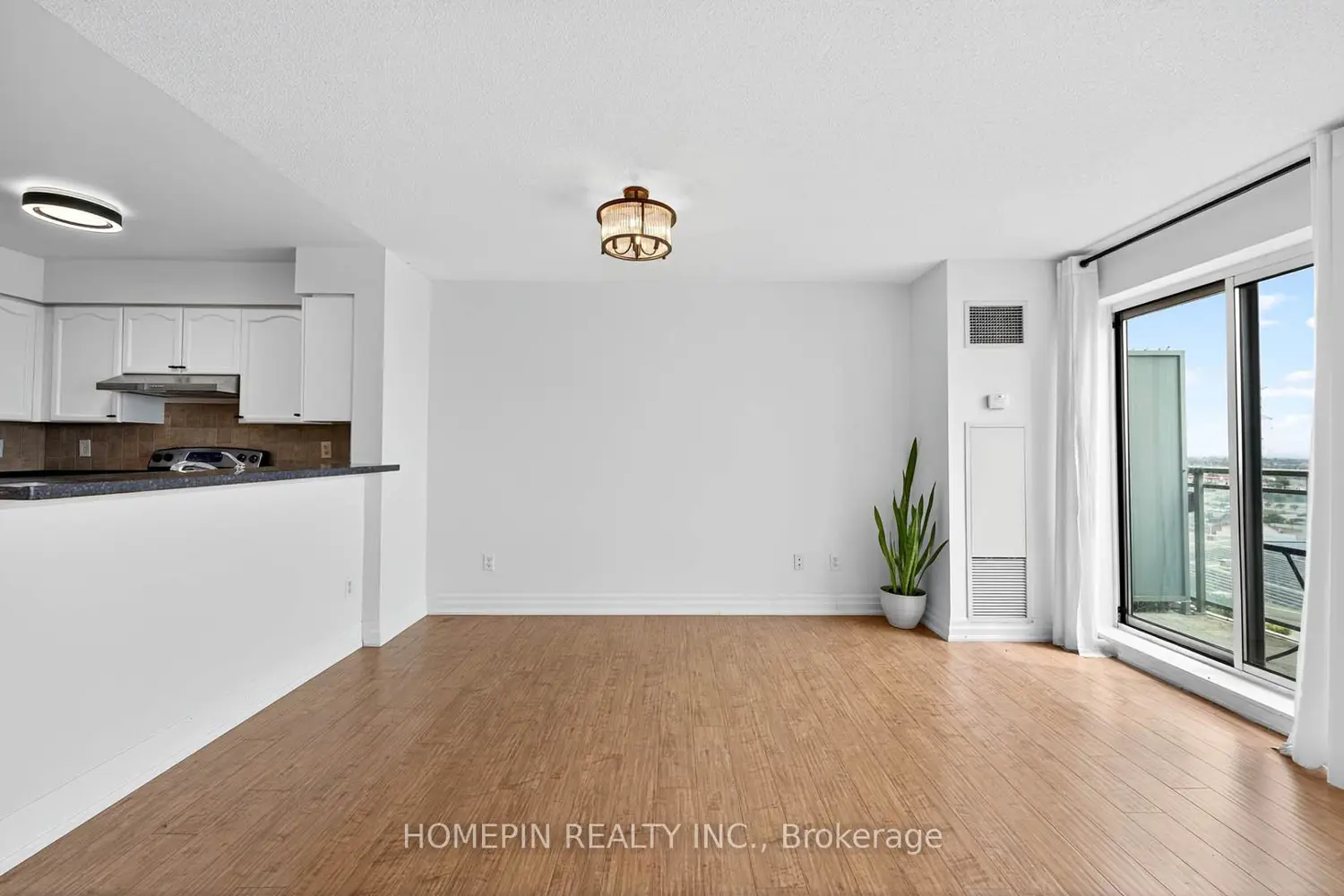 39 Oneida Crescent 1103 photo 5