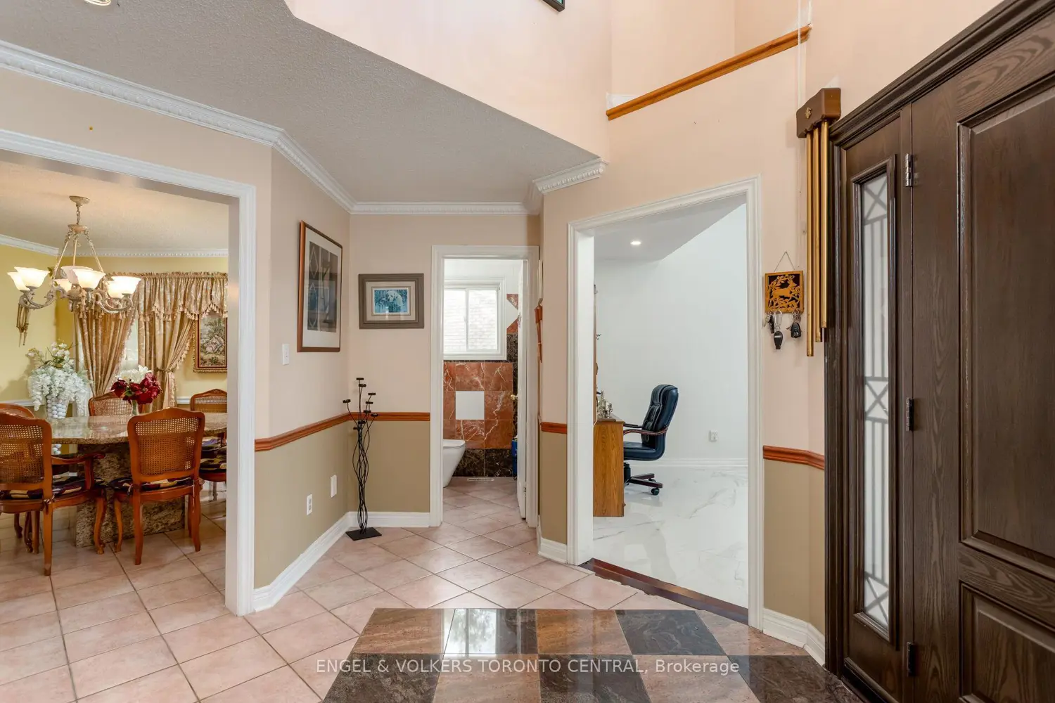 144 Claremont Lane photo 3