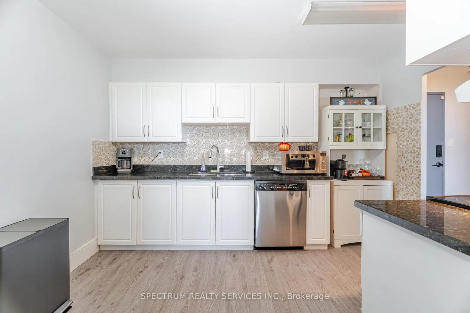 Additional image 6 of 85 Emmett Avenue 1210