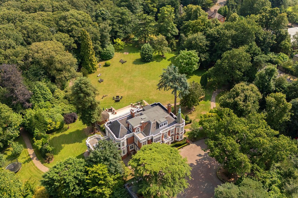 7 bed detached house for saleThe Ridgeway, Mill Hill London NW7 photo 5