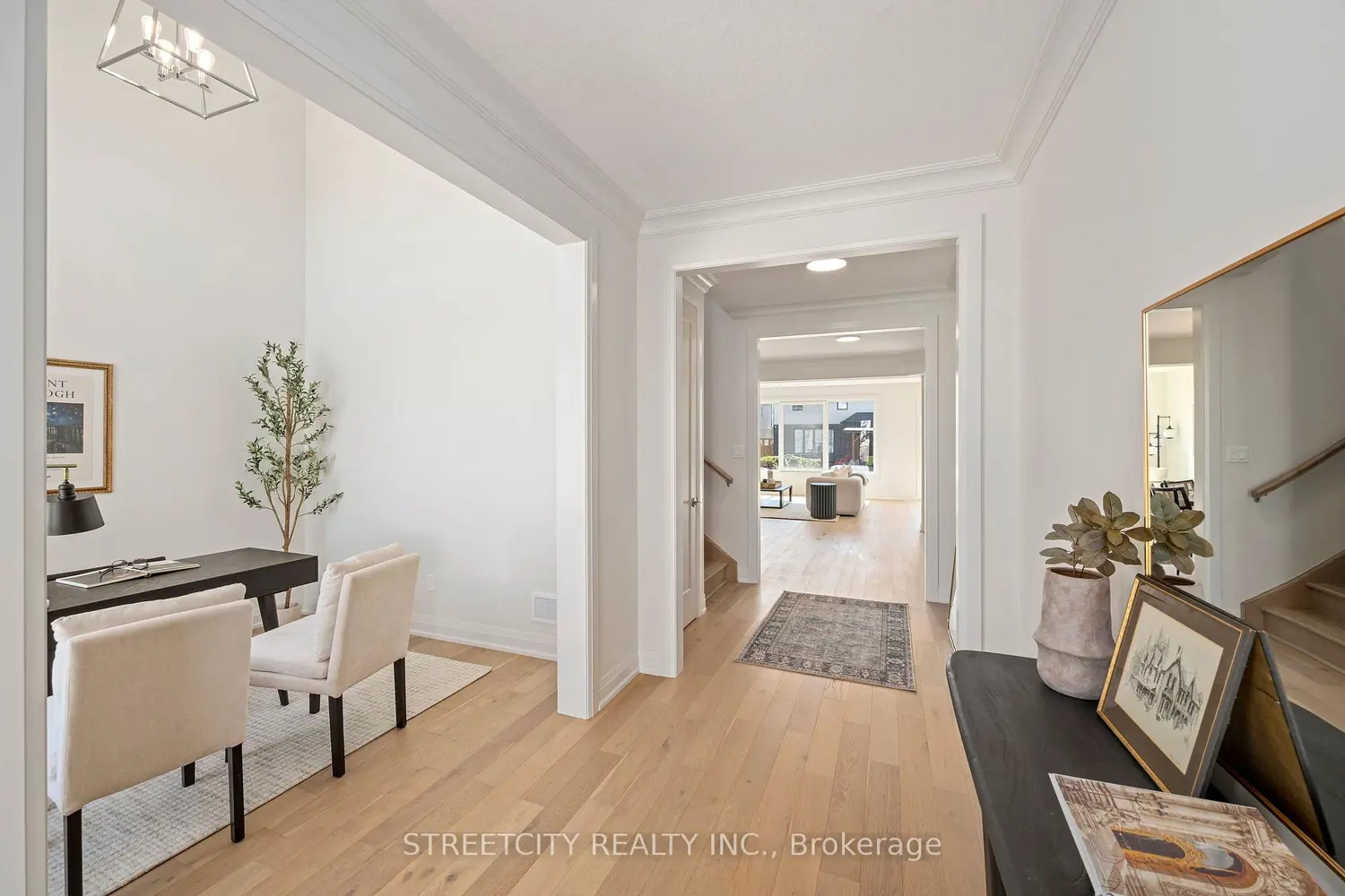 337 Manhattan Drive photo 2
