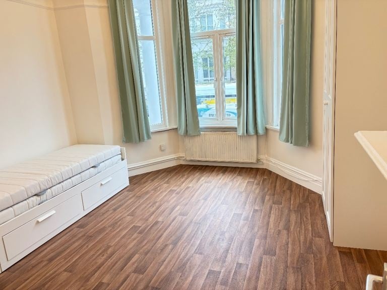 Studio Flat, Very Near Warwick Road Area, SW5, N1 7GU
