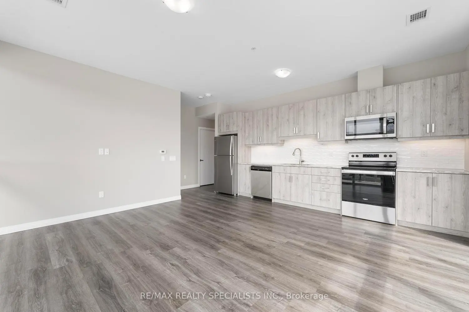 Additional image 6 of 60 Charles St W Street 308