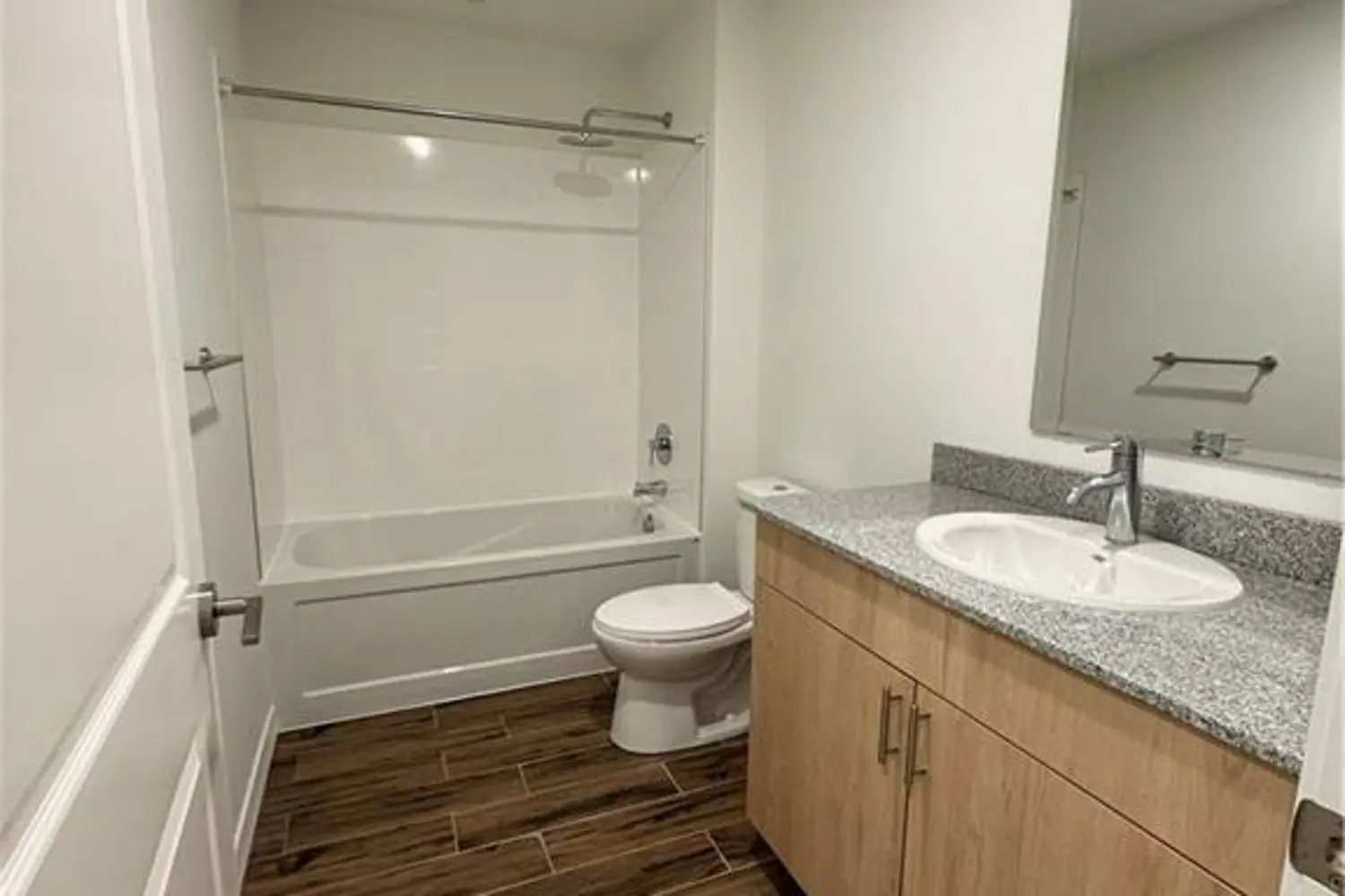 Additional image 15 of 1098 Paisley Road 105 A