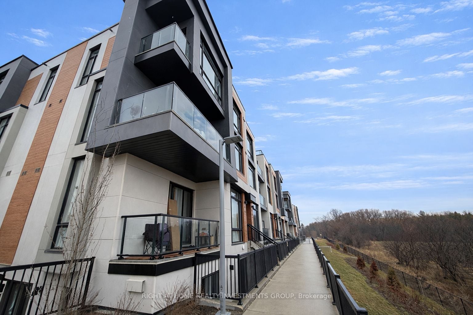 714-5 Steckley House Lane, Richmond Hill, ON, L4S 1M4