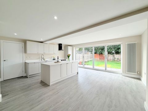 Stanley Avenue, Shirley B90