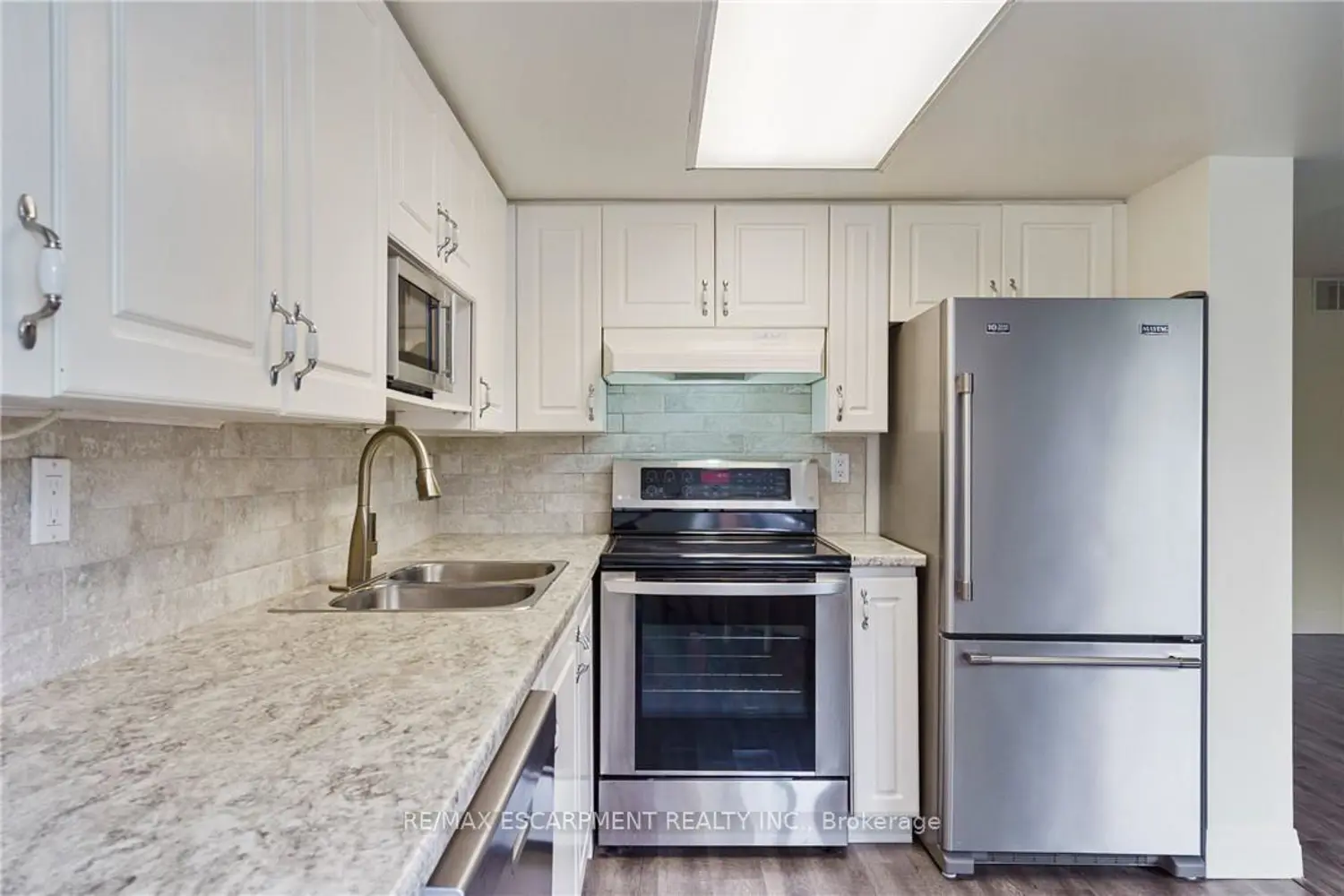 Additional image 8 of 3499 Upper Middle Road #211