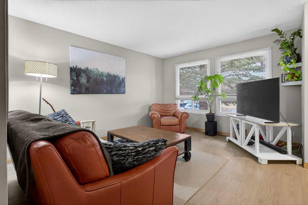 Additional image 2 of 27 Bedford Road NE, Calgary, AB, T3K 2K7
