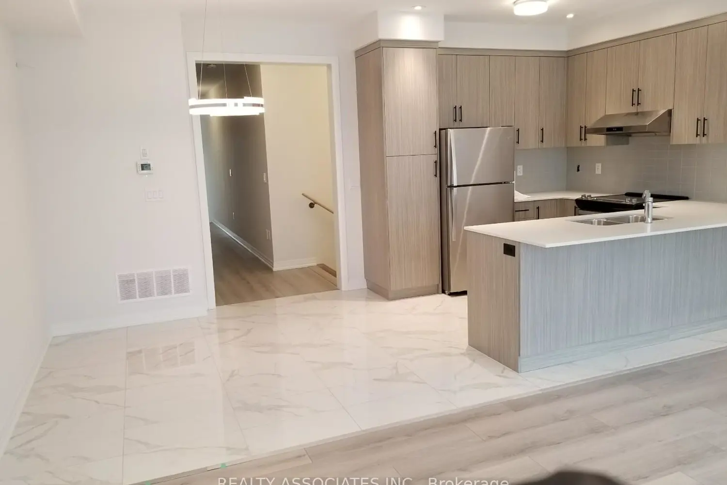 71 Schmeltzer Crescent photo 5