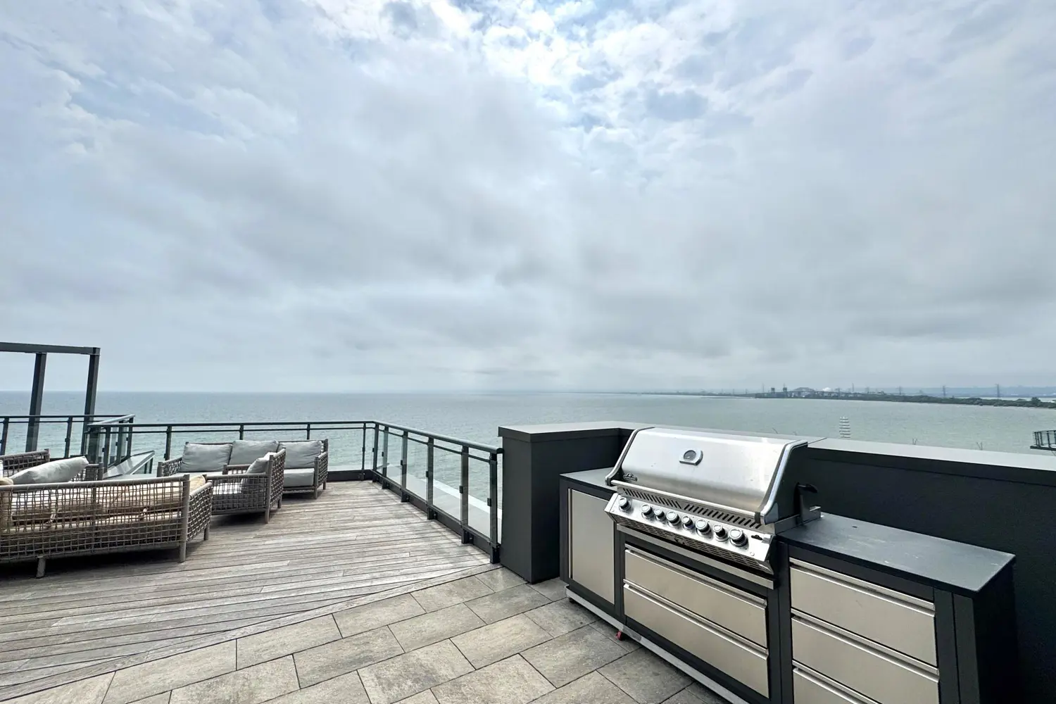 Additional image 15 of 2060 Lakeshore Road 405