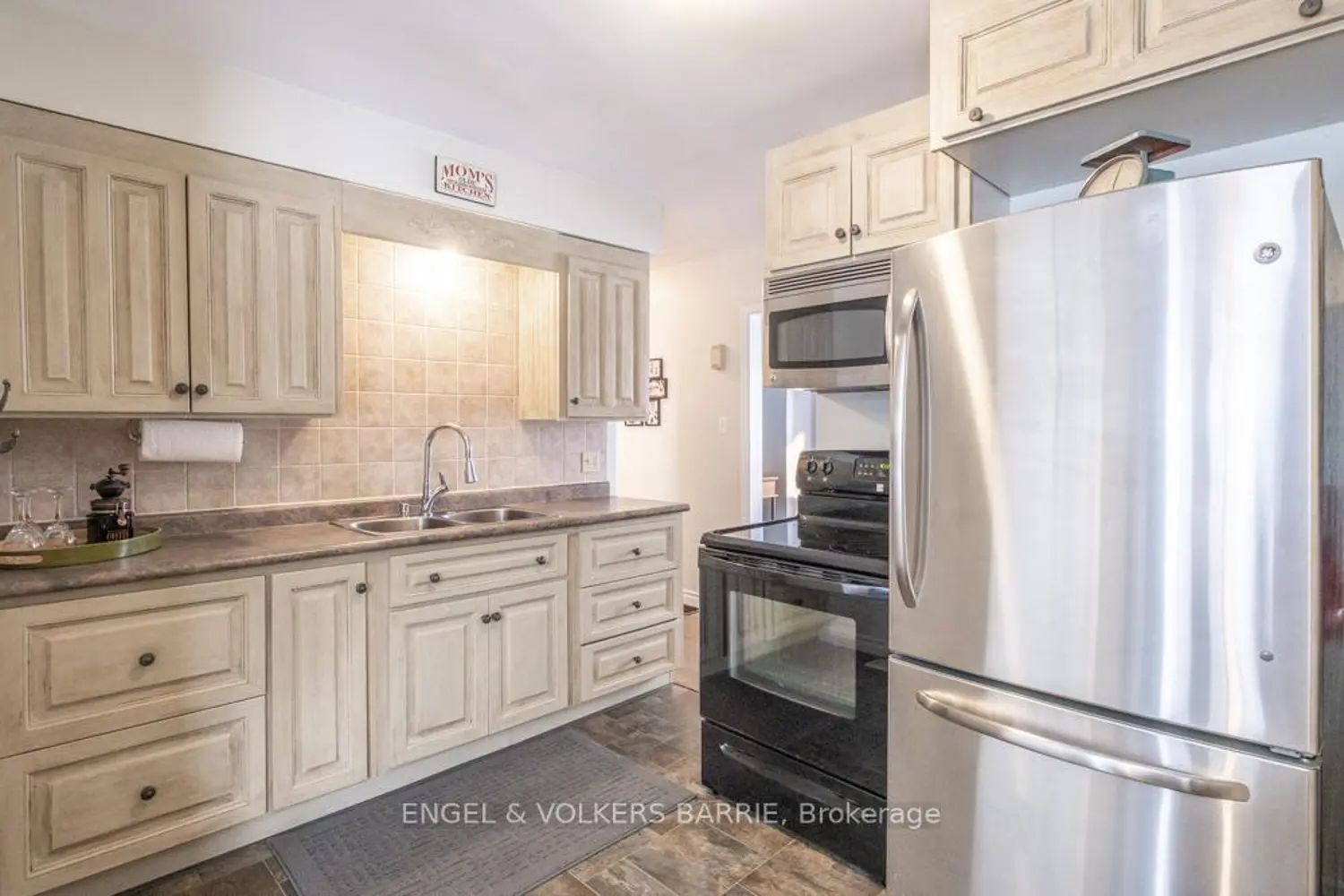 Additional image 5 of 1990 Victoria Street