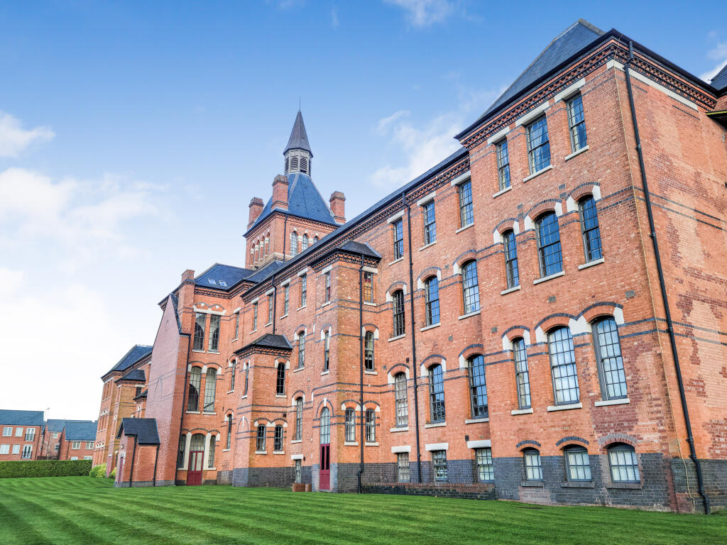 211, Highcroft Hall
Highcroft Road, Birmingham, B23 6GS