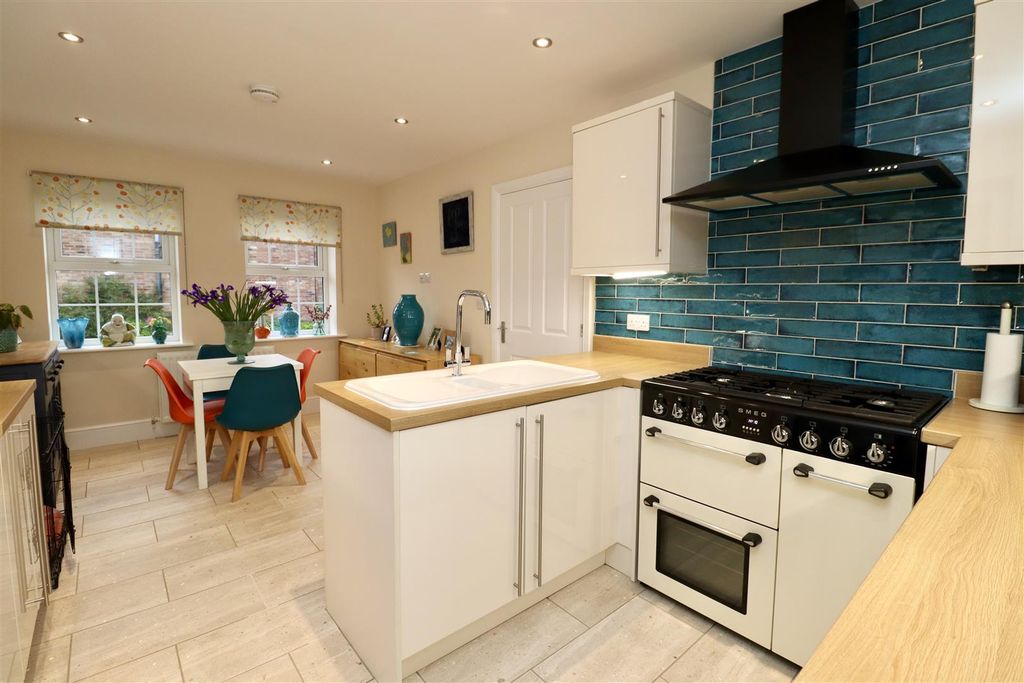 Additional image 3 of 4 bed detached house for saleHoughton Close, Market Weighton, York YO43