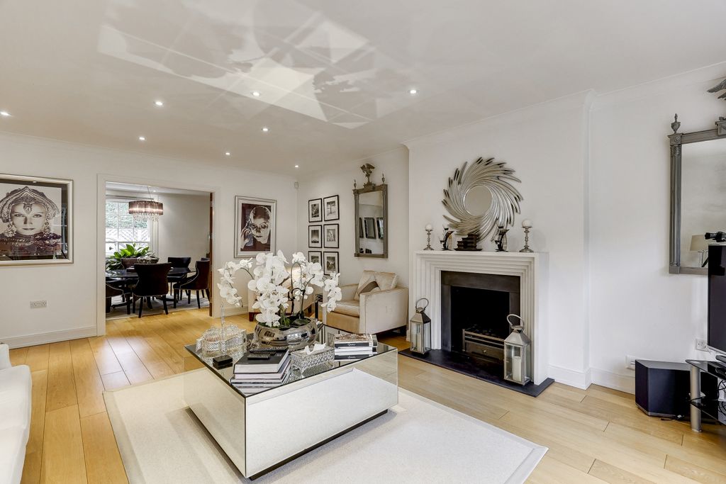 12 bed detached house for saleWhitestone Close, Enfield EN4