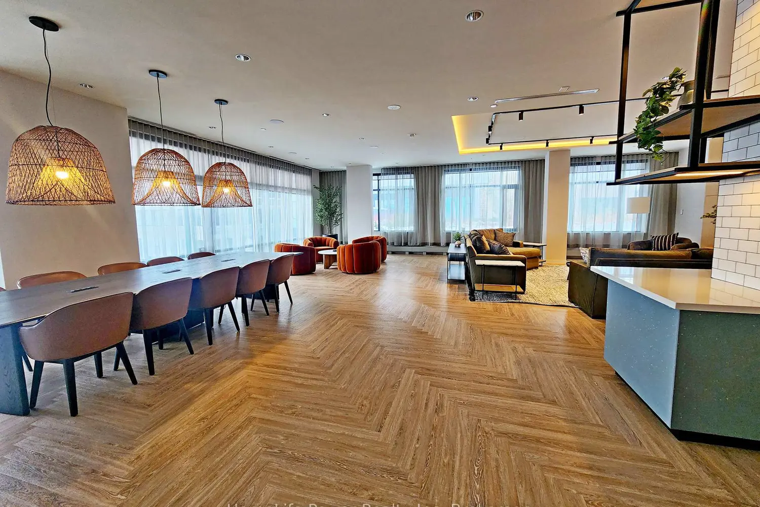 Additional image 8 of 2495 Eglinton Avenue 1902