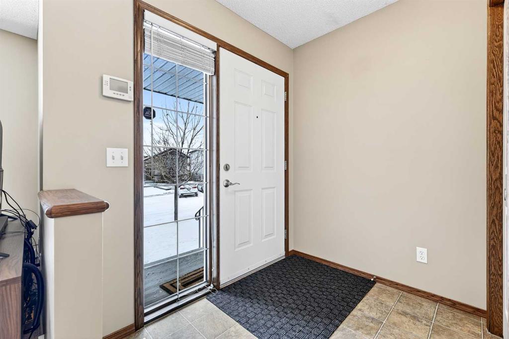 Additional image 5 of 57 Everridge Way SW, Calgary, AB, T2Y 4S7
