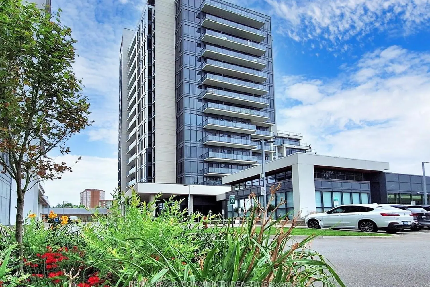 9618 Yonge Street 301 photo 2