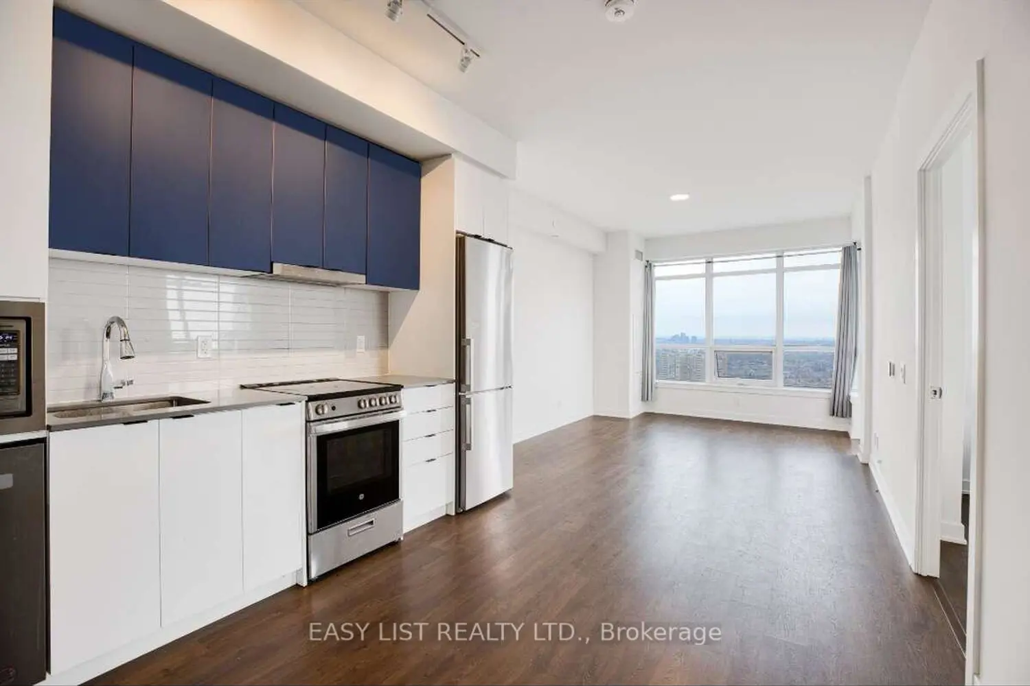 50 Upper Mall Way 2311 photo 2
