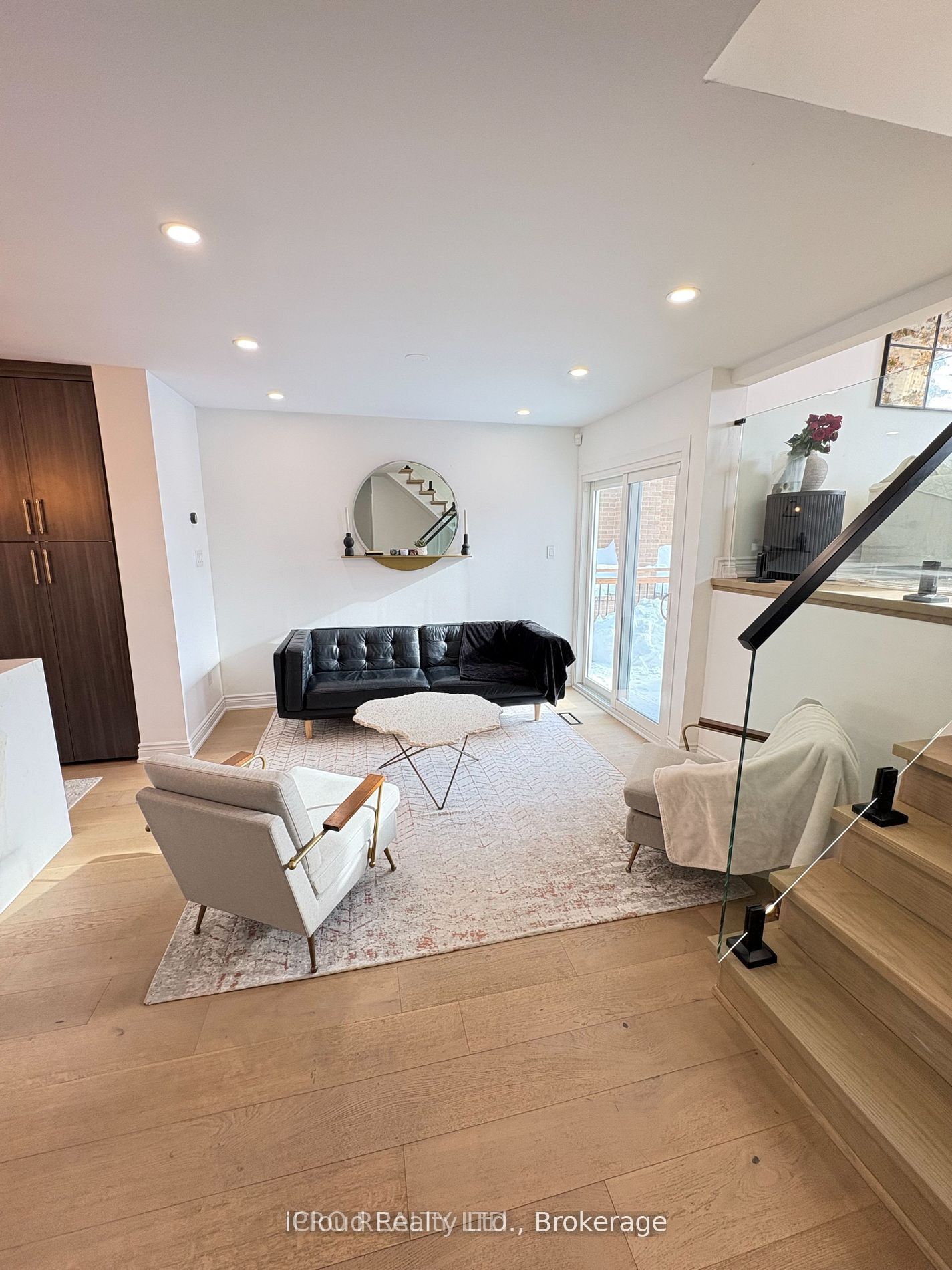 852 Thistle Down Court, Mississauga, ON, L5C 3K6