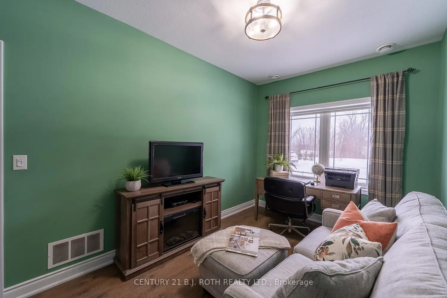 Additional image 10 of 251 Lucy Lane