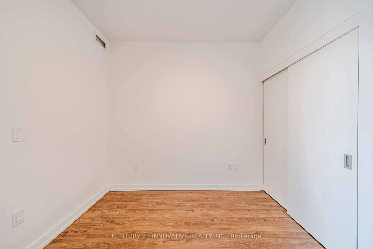 Additional image 8 of 15 Wellington Street 1005