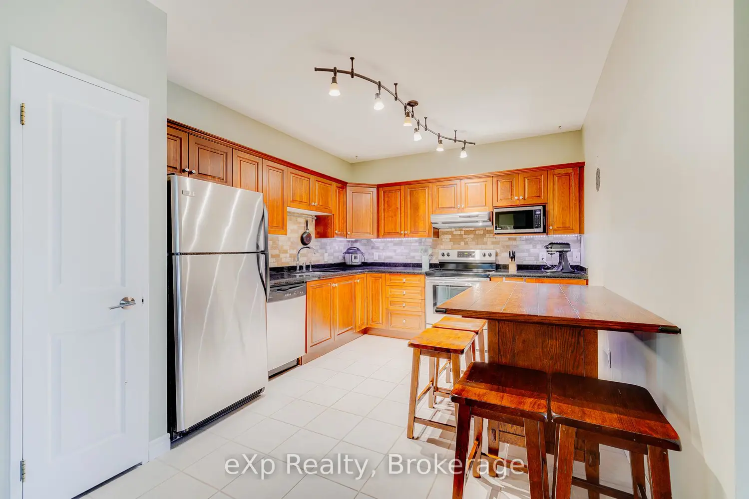 Additional image 3 of 255 Keats Way 403