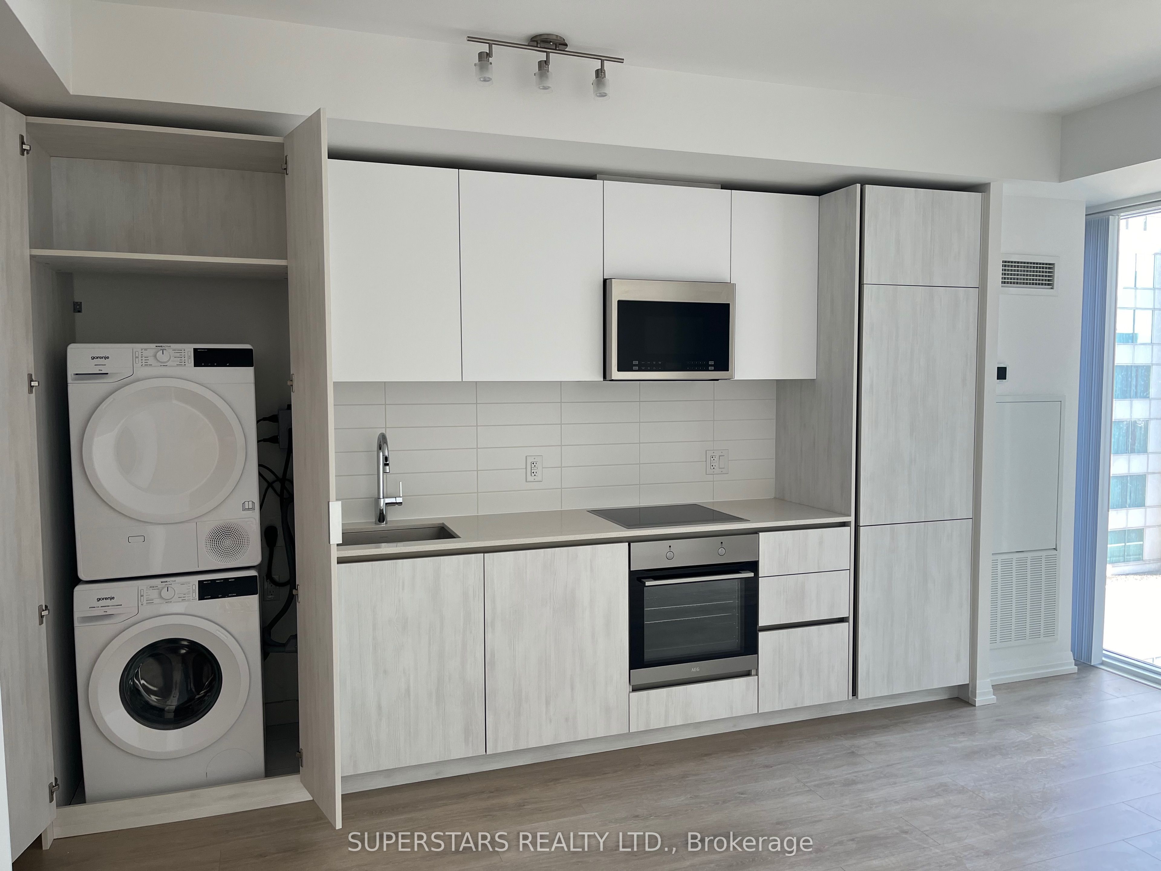 Additional image 3 of 1715-8 Widmer Street, Toronto, ON, M5V 0W6