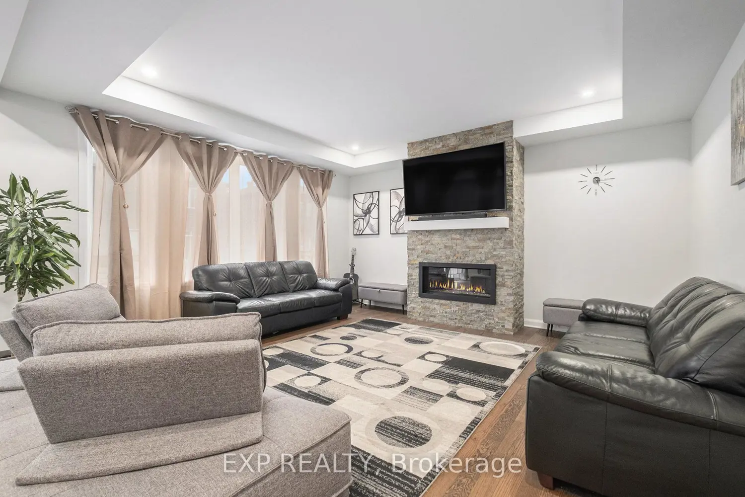 528 Anchor Circle photo 4