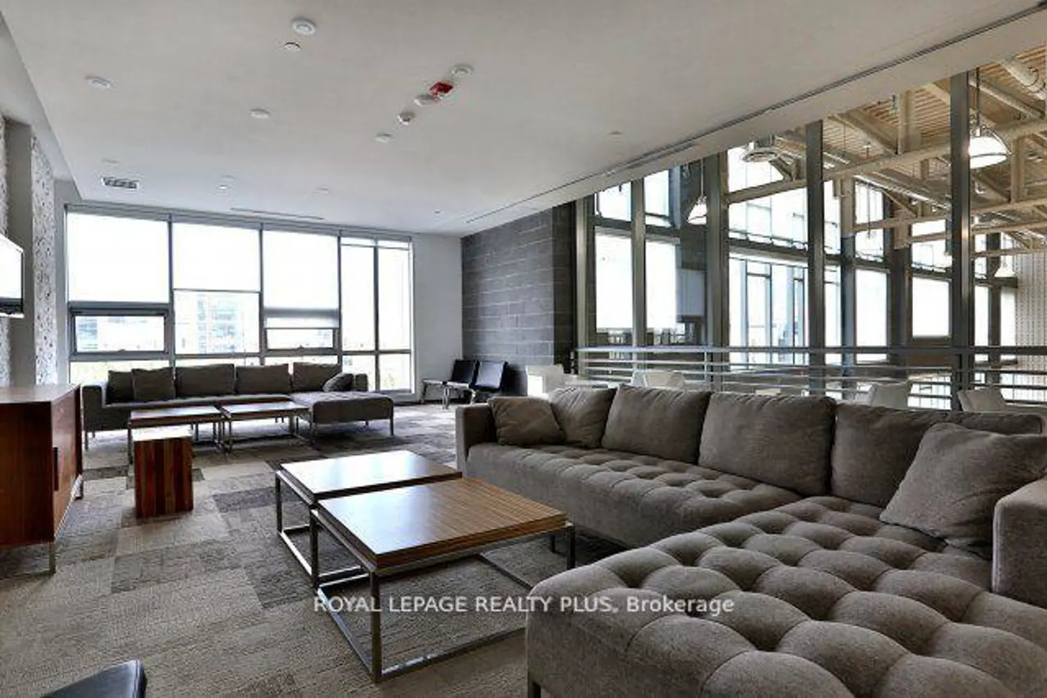 Additional image 12 of 360 Square One Drive 812