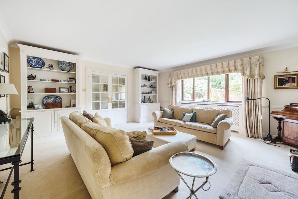 Additional image 6 of 5 bed detached house for saleThe Green, Henley-On-Thames RG9