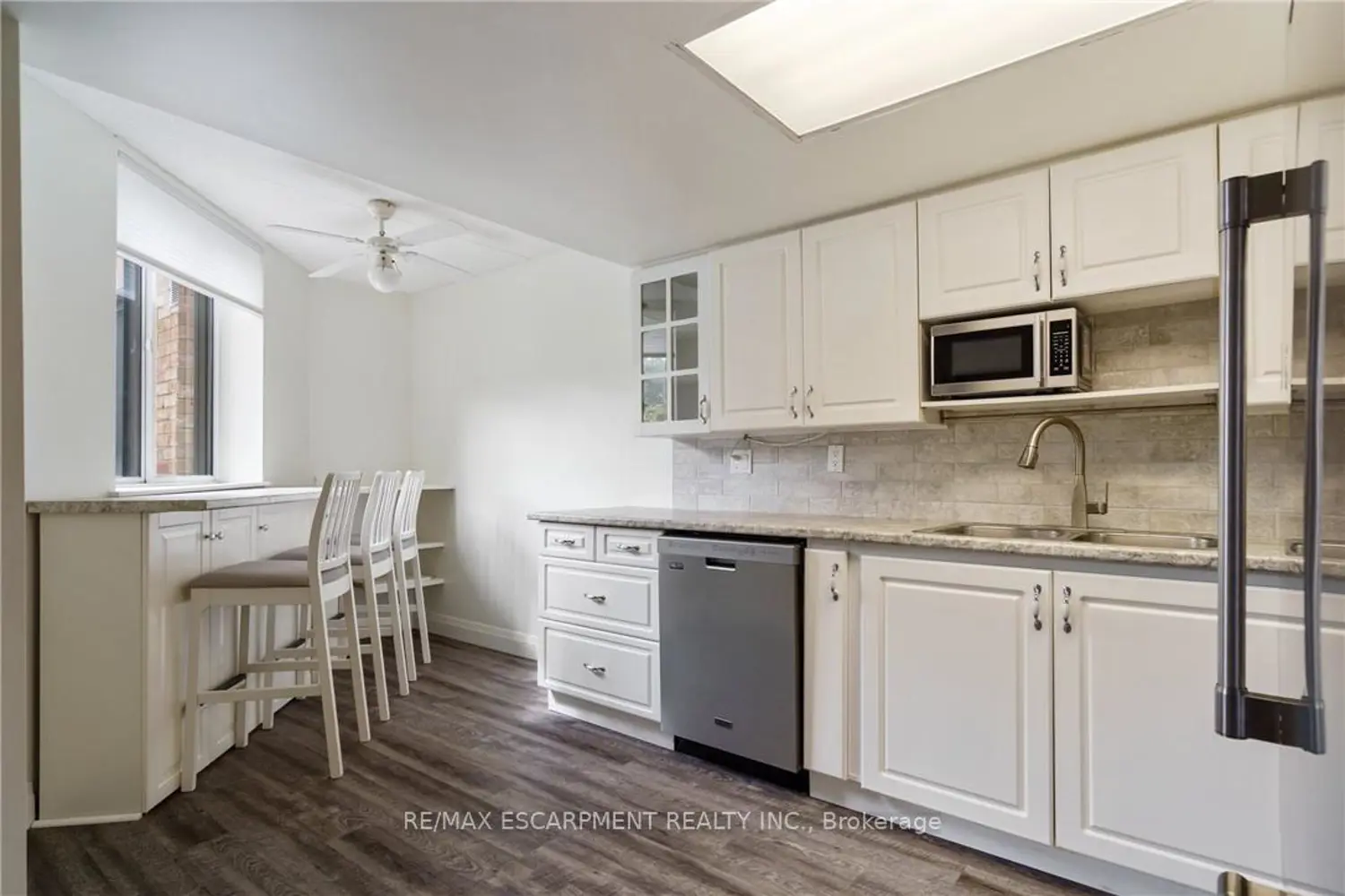 Additional image 3 of 3499 Upper Middle Road #211