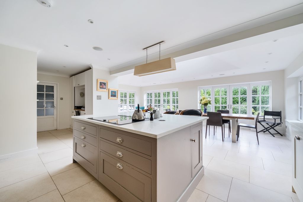 Additional image 3 of 5 bed detached house for saleThe Green, Henley-On-Thames RG9