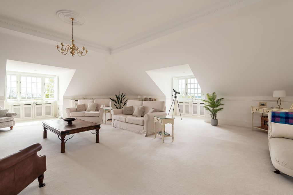 3 bed penthouse for saleStede Hill, Harrietsham, Maidstone ME17 photo 3