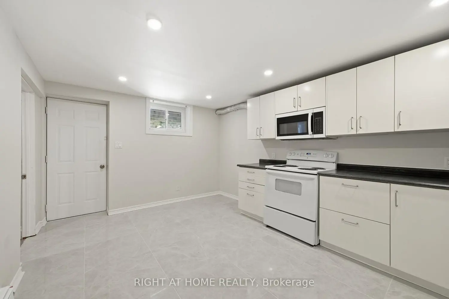 Additional image 15 of 708 Carnegie Avenue