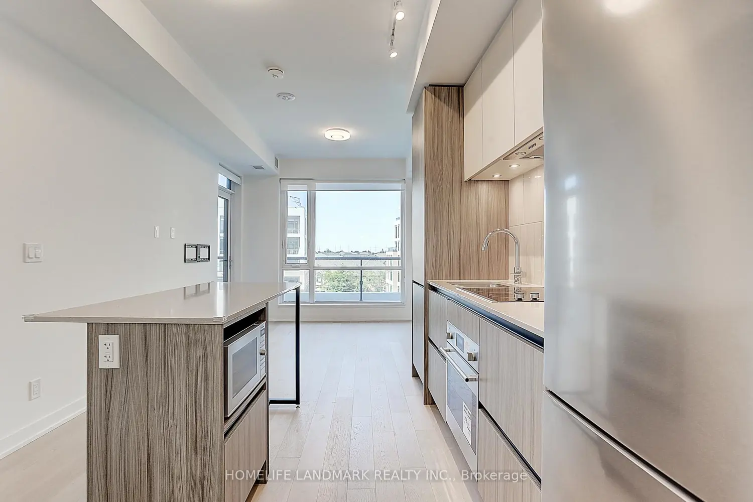 7950 Bathurst Street B-532 photo 3