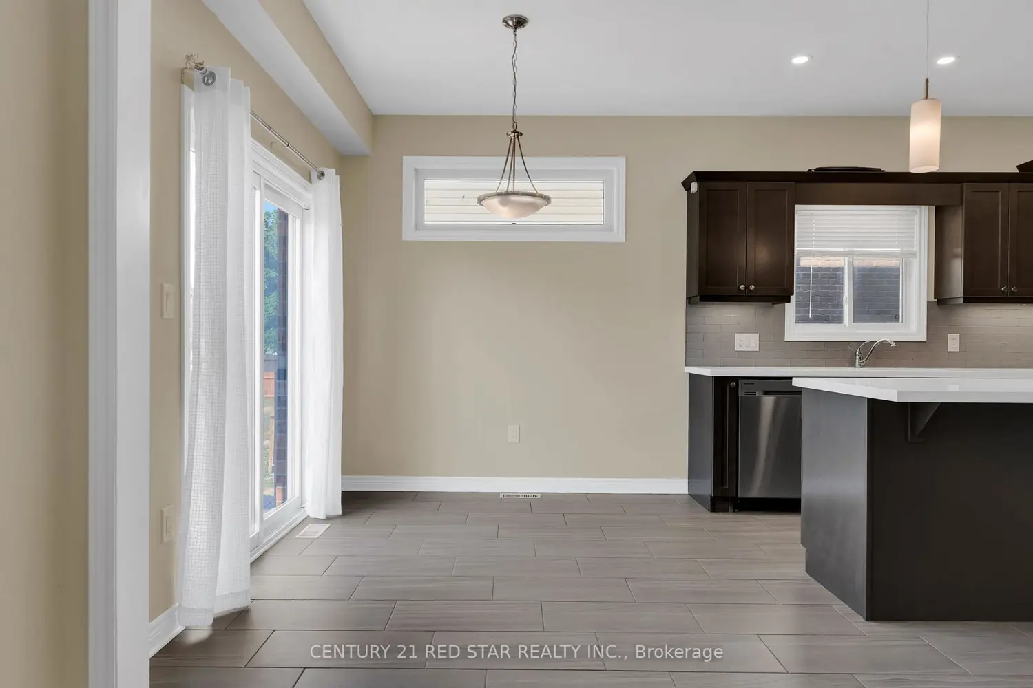 55 Laurent Avenue photo 3