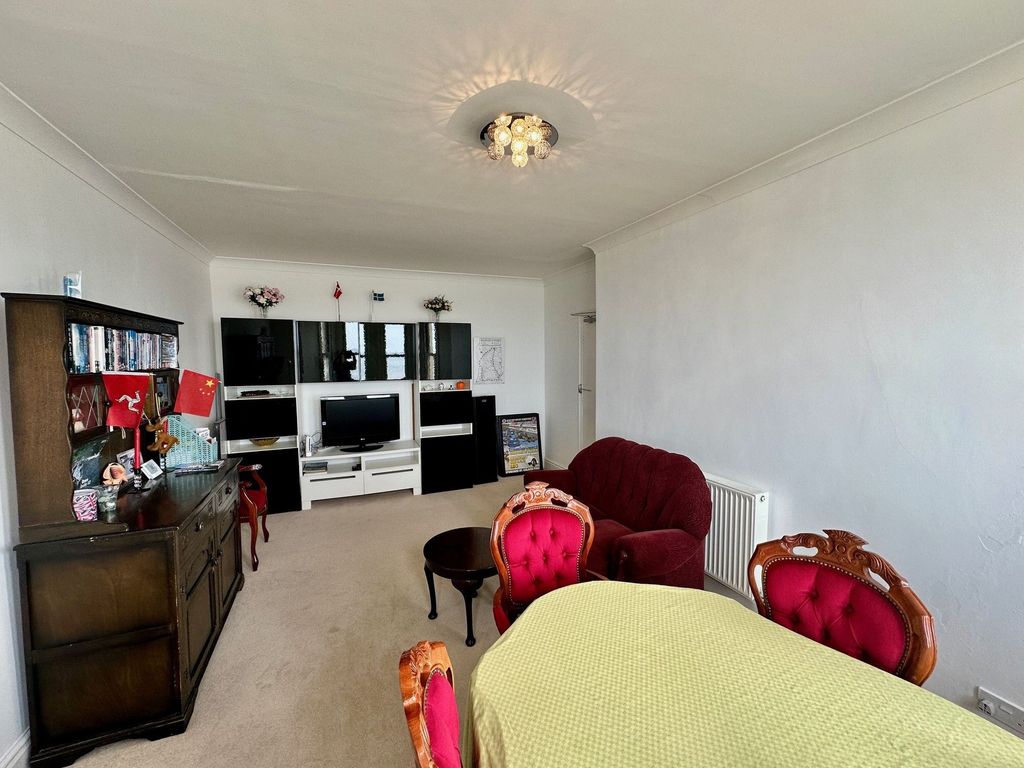 4 bed flat for saleMarine Parade, Peel IM5 photo 2