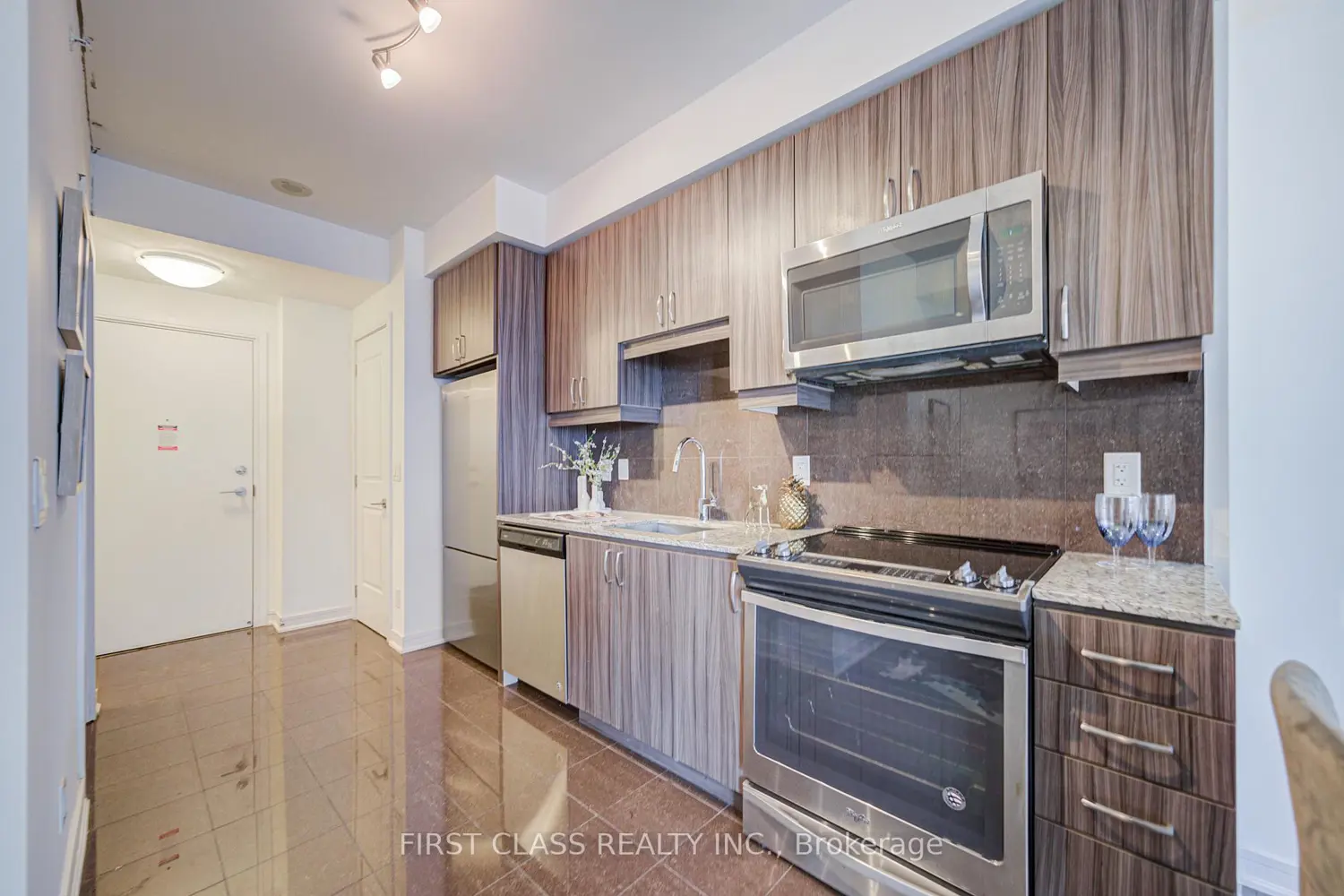 Additional image 5 of 9201 Yonge St Street 911