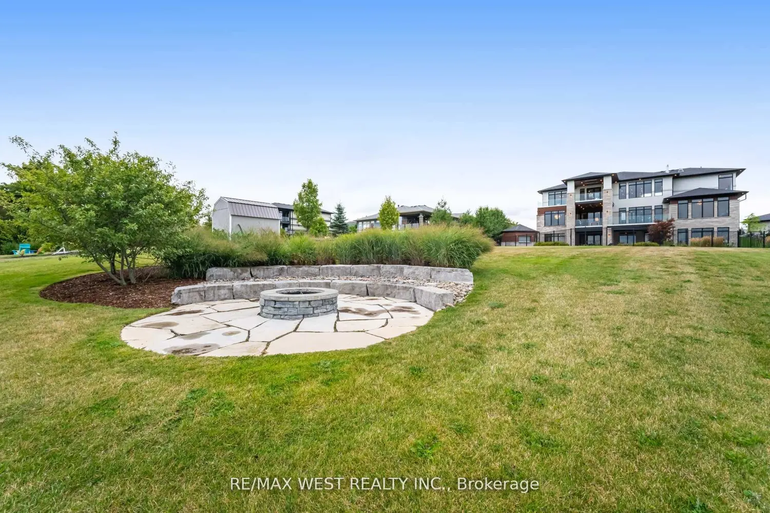 Additional image 19 of 83 Navigation Drive