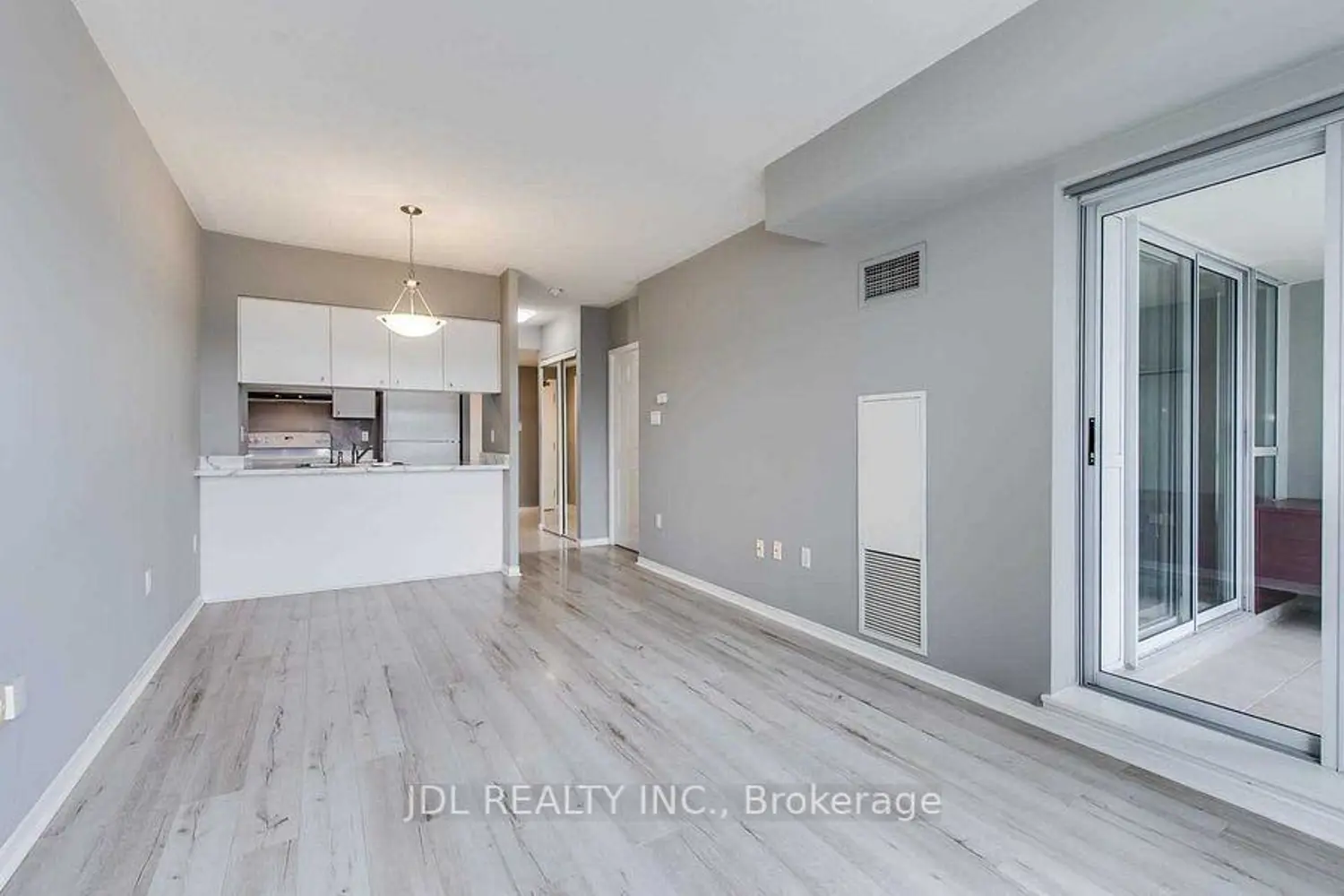 Additional image 2 of 887 Bay Street 1610