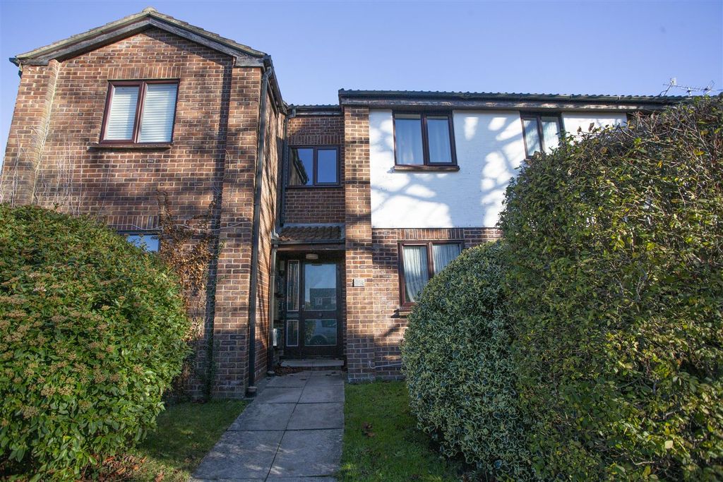 1 bed flat for saleSilver Court, Nailsea BS48