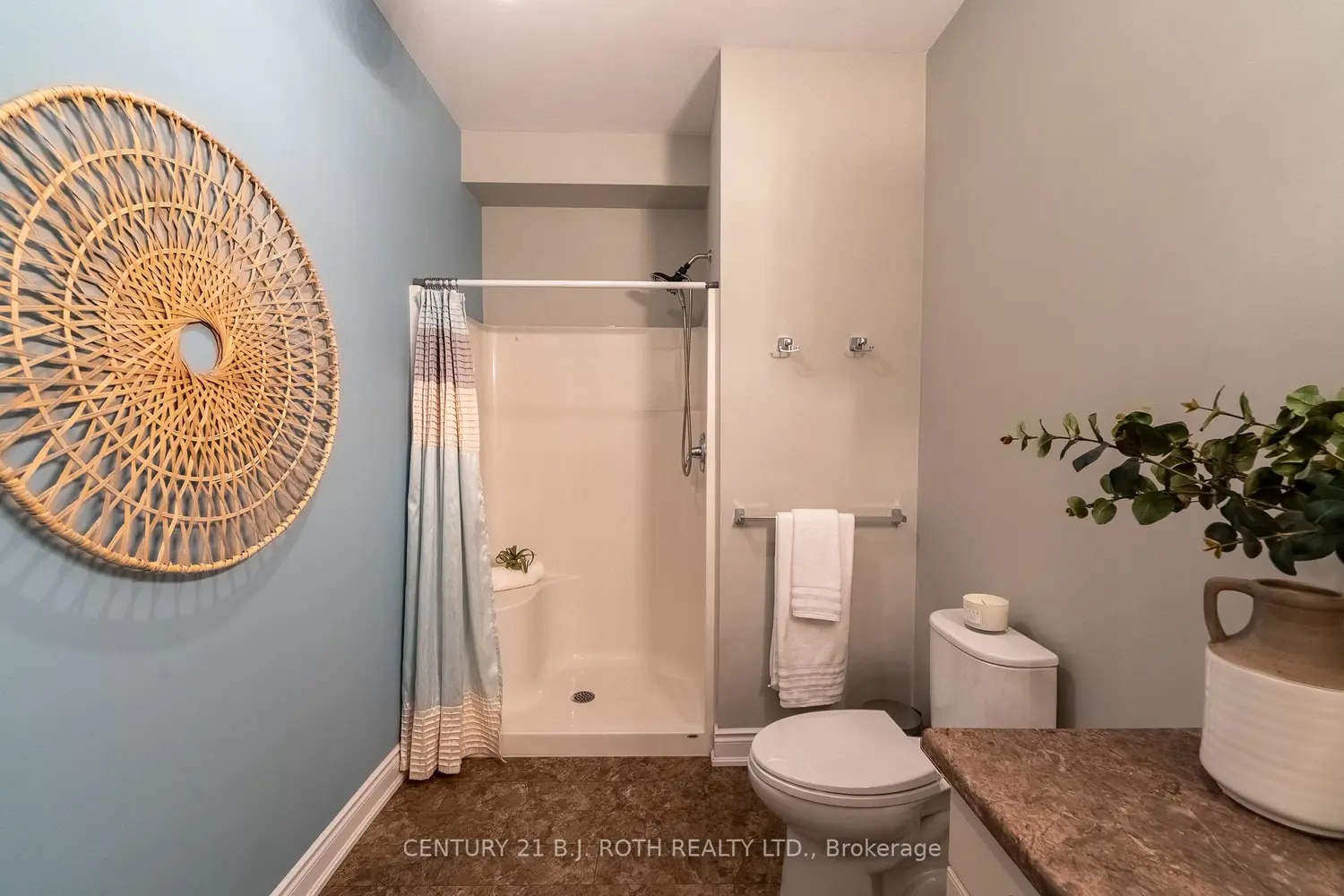 Additional image 8 of 251 Lucy Lane