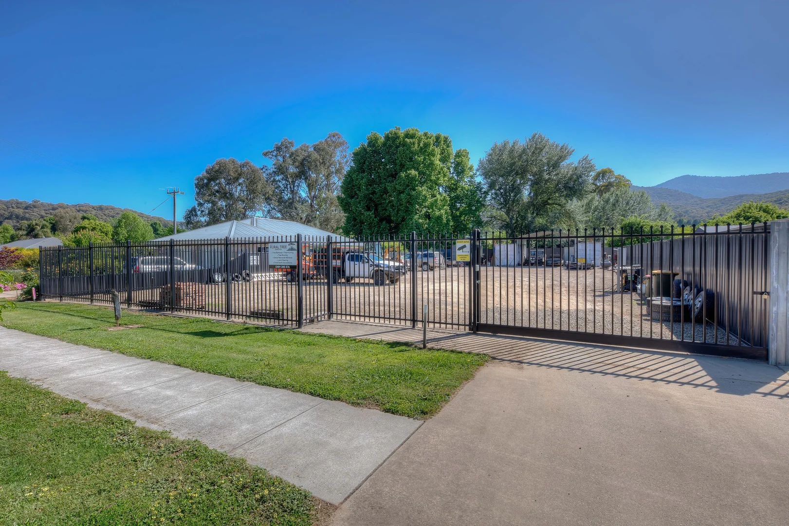 Additional image 2 of 1 & 2/35 Station Street, Porepunkah VIC 3740