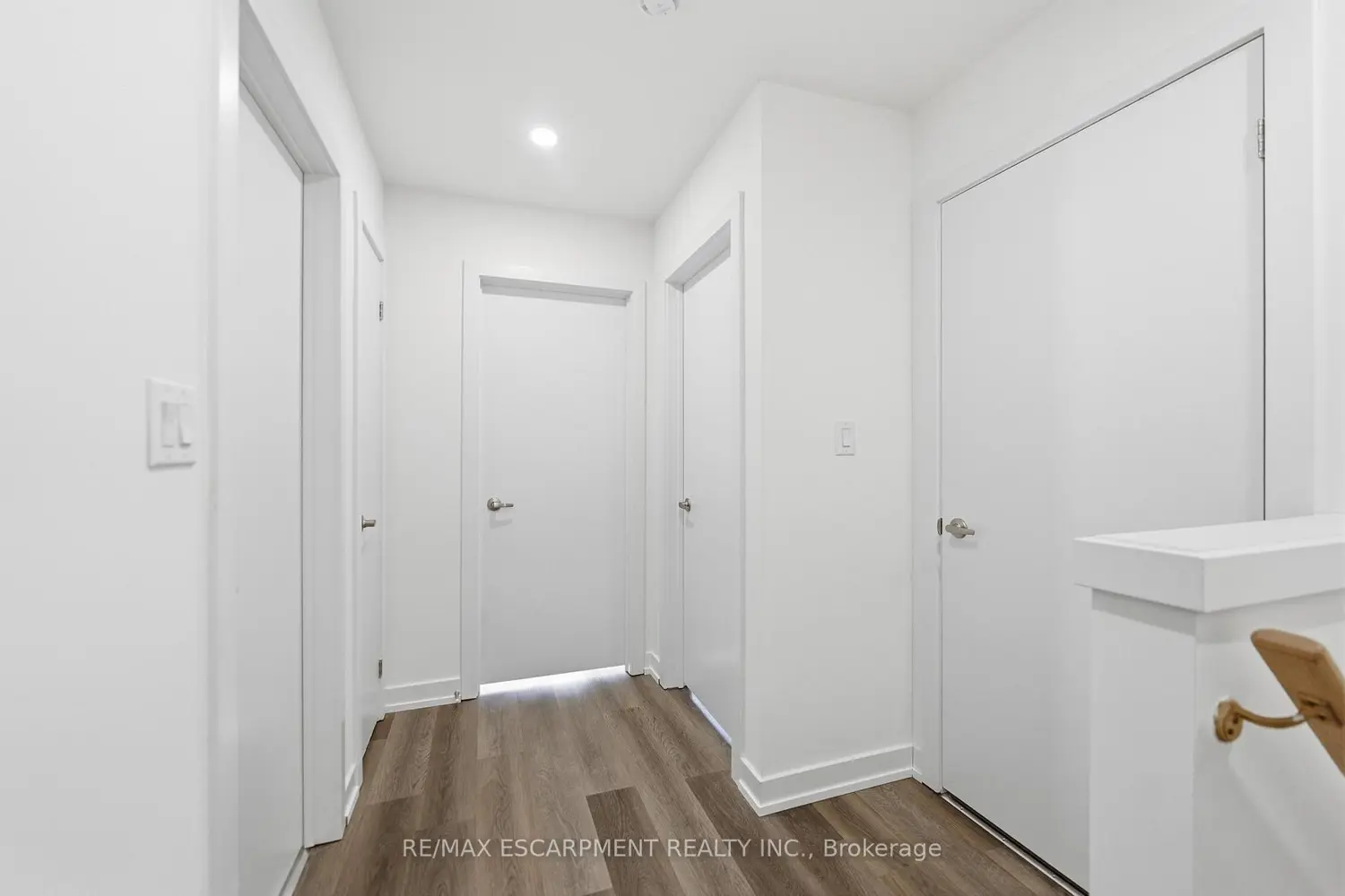 Additional image 14 of 590 North Service Road 44