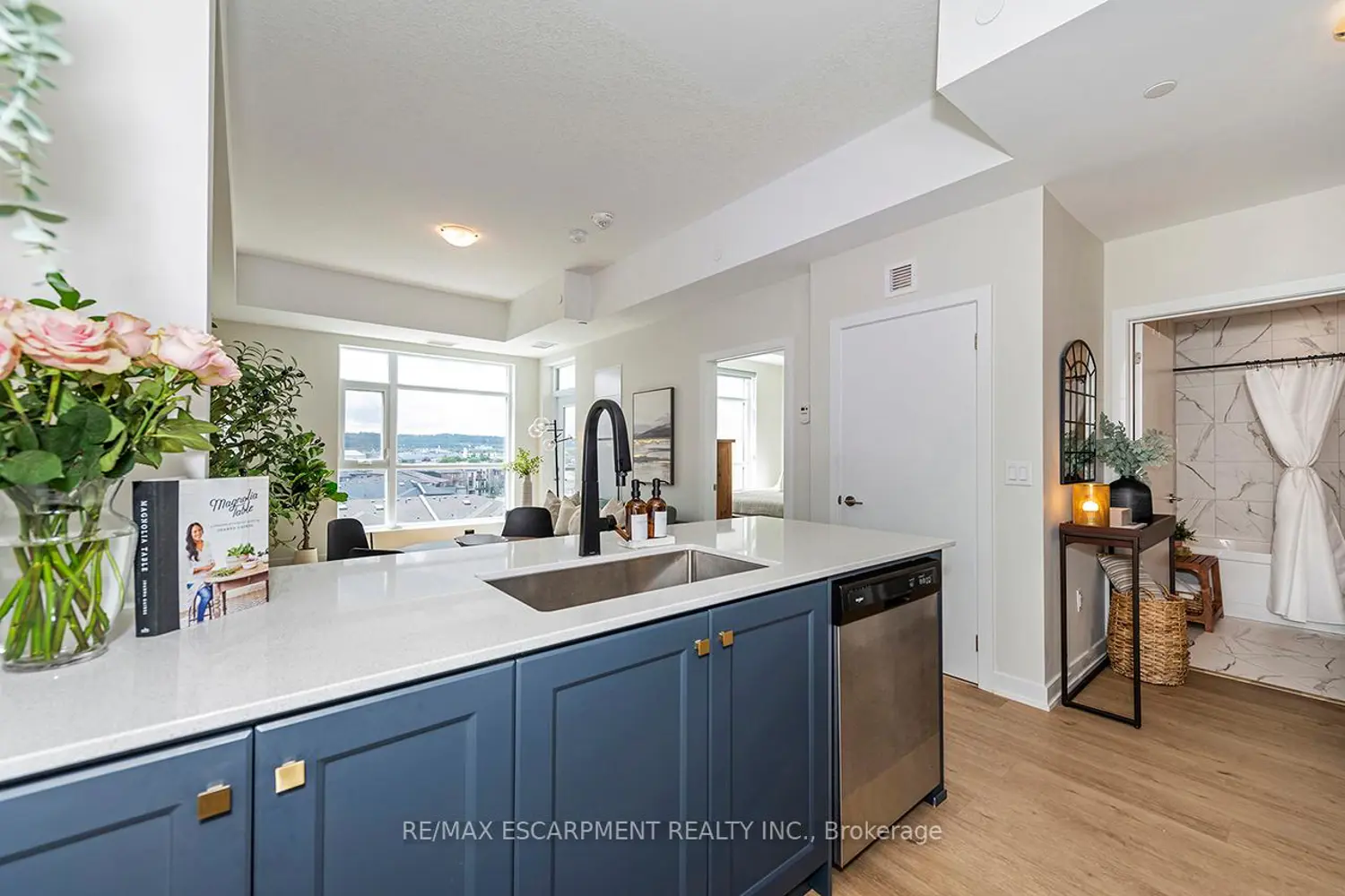 Additional image 2 of 600 North Service Road 606