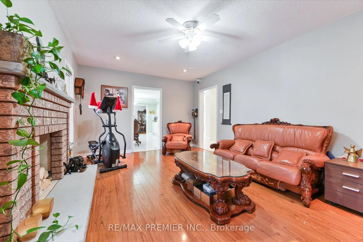 581 Wycliffe Avenue photo 5