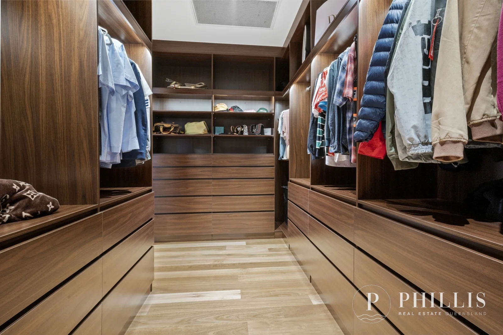 Additional image 22 of 26-28 Royal Albert Crescent, Sovereign Islands QLD 4216