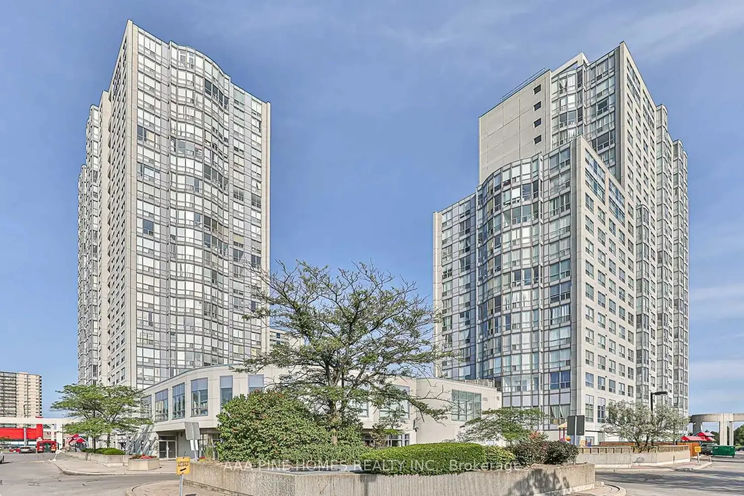 Additional image 7 of 2550 Lawrence Avenue 1111